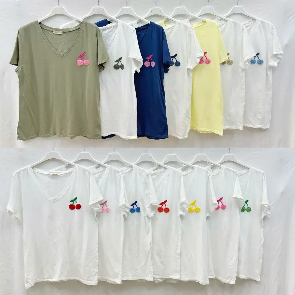 Besticktes T-Shirt mit Kirsche