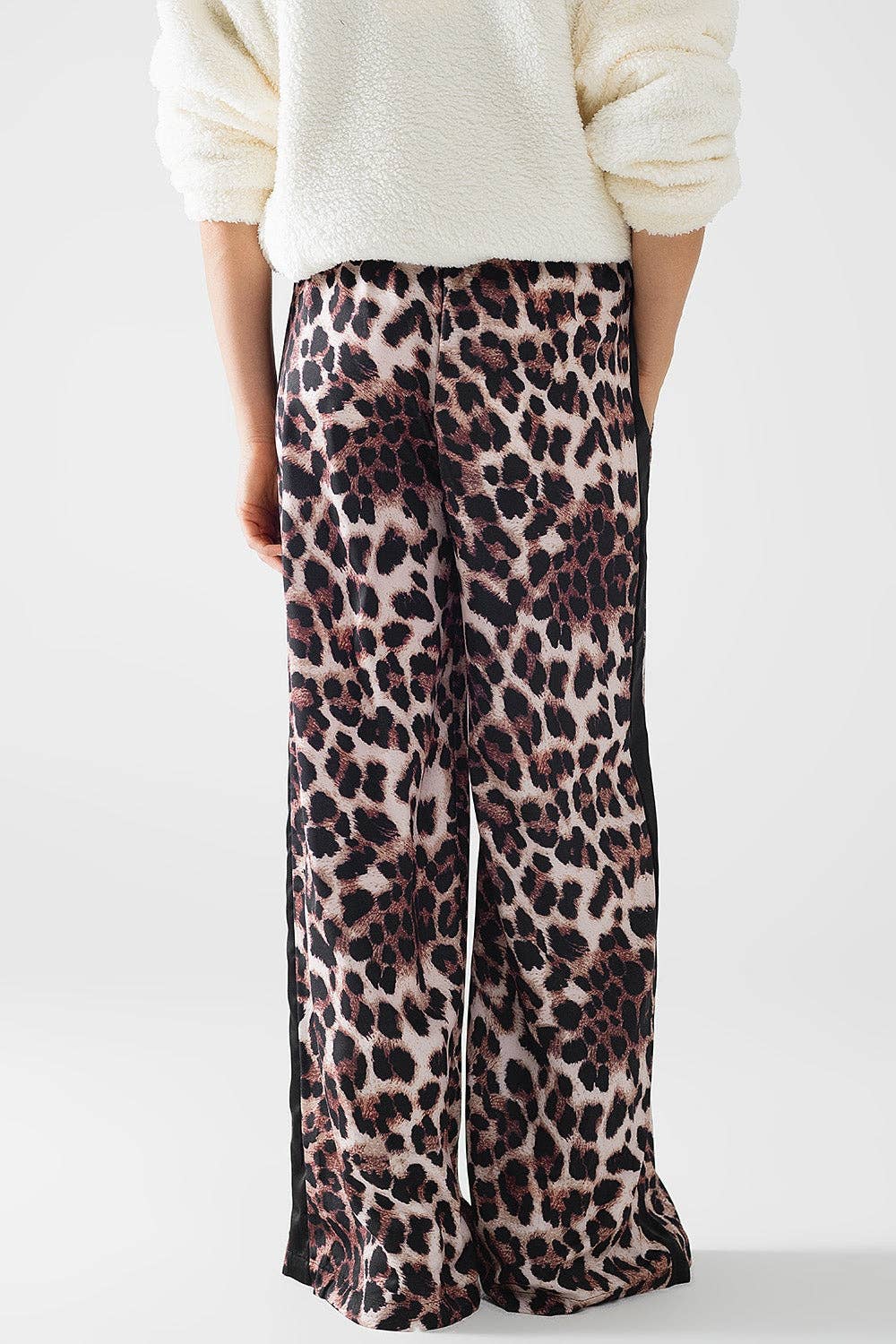 Weite Leopardenhose mit Satin-Seitenstreifen: Brown / Mittelgroße