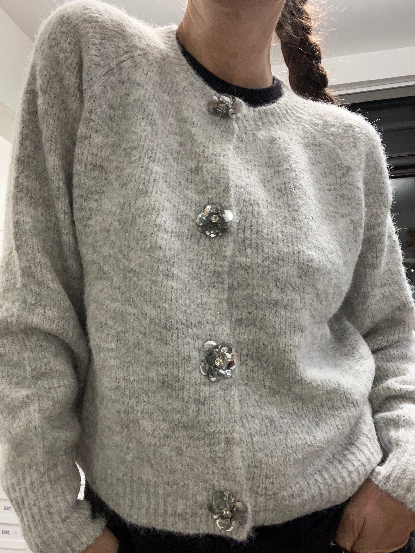Strickweste mit Glitzerblumen