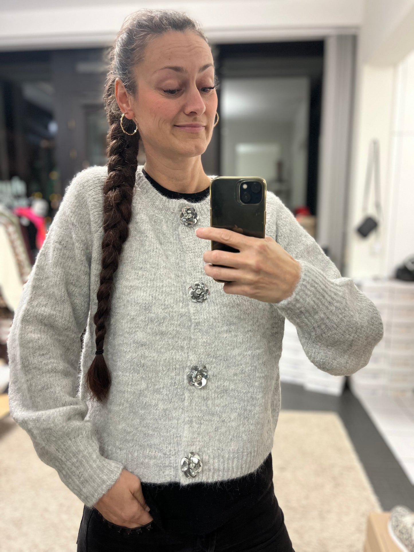 Strickweste mit Glitzerblumen
