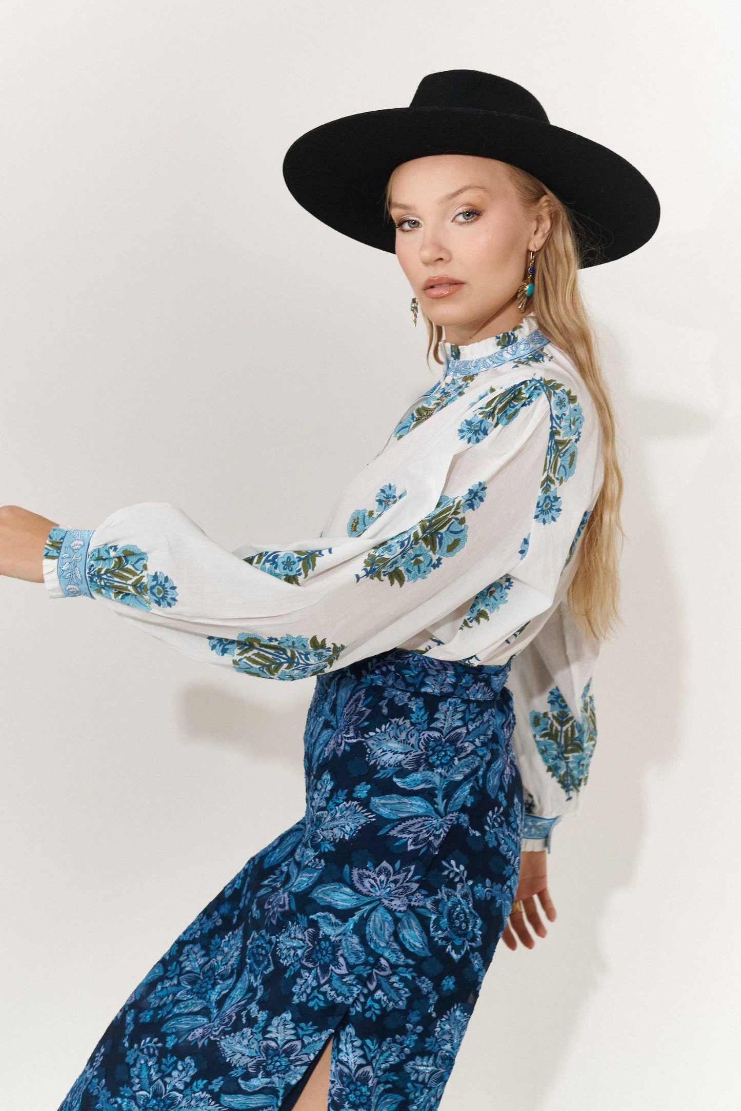 Piti Cuiti Romi bedruckter Midirock mit Sarong-Design