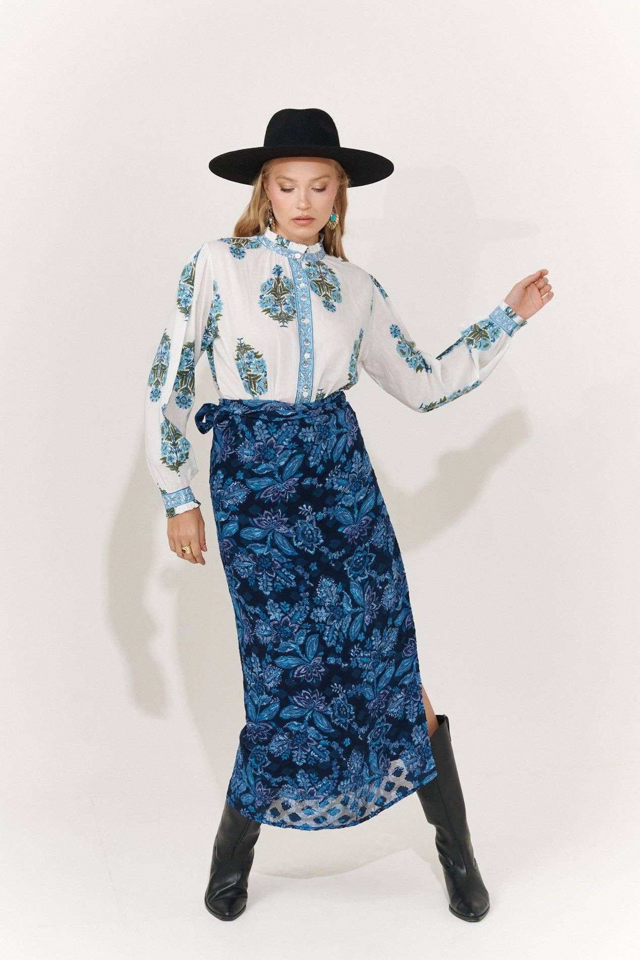 Piti Cuiti Romi bedruckter Midirock mit Sarong-Design