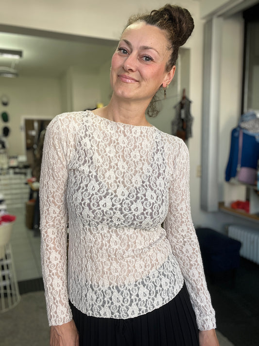 Spitzen-Shirt mit floraler Spitze – Creme