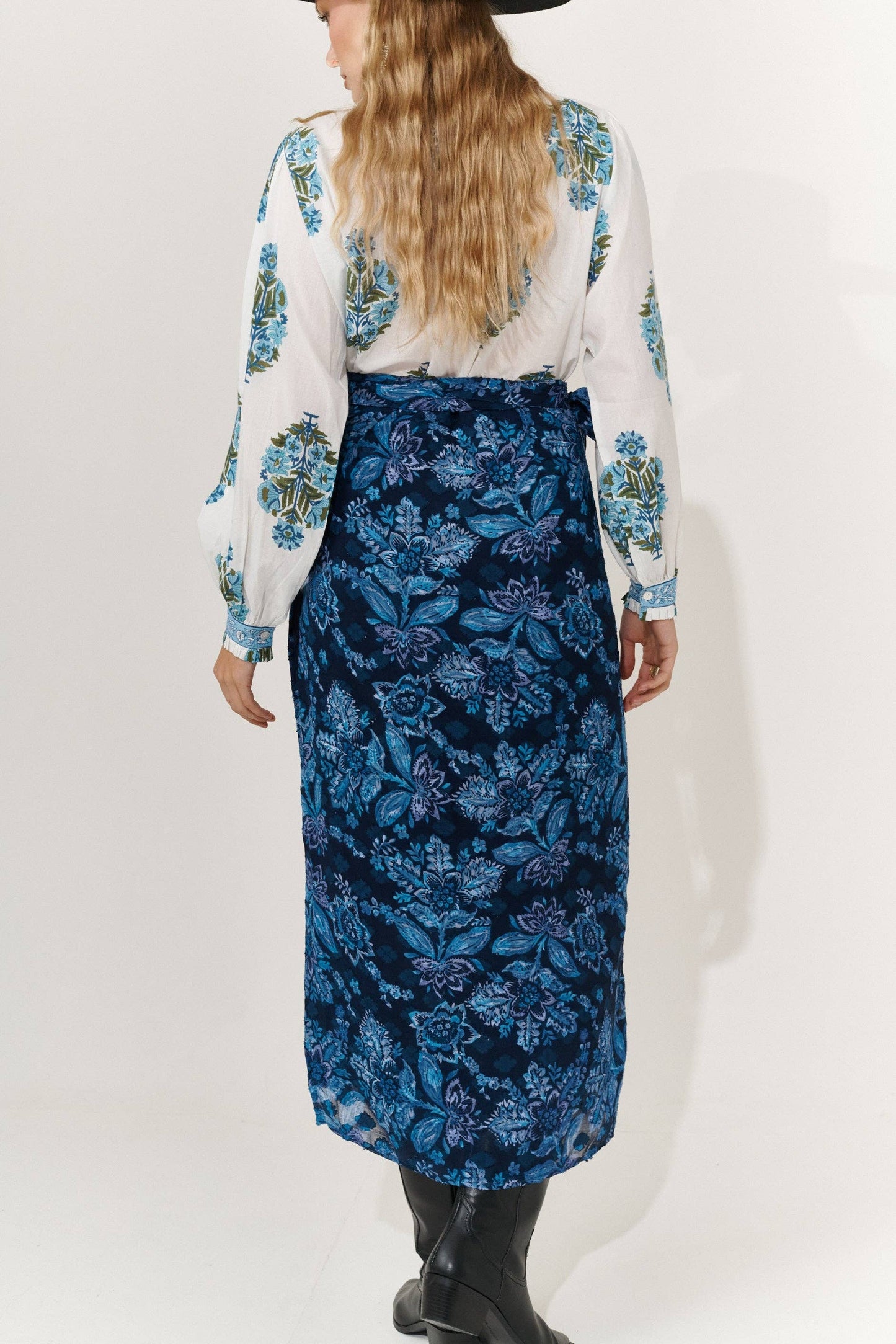 Piti Cuiti Romi bedruckter Midirock mit Sarong-Design