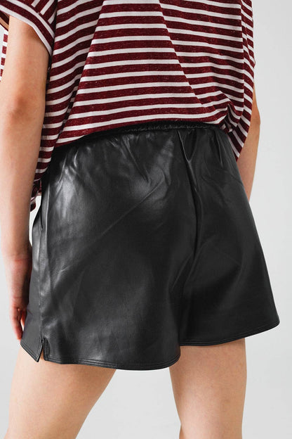 Schwarze Shorts