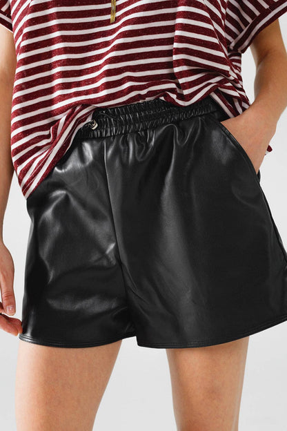 Schwarze Shorts