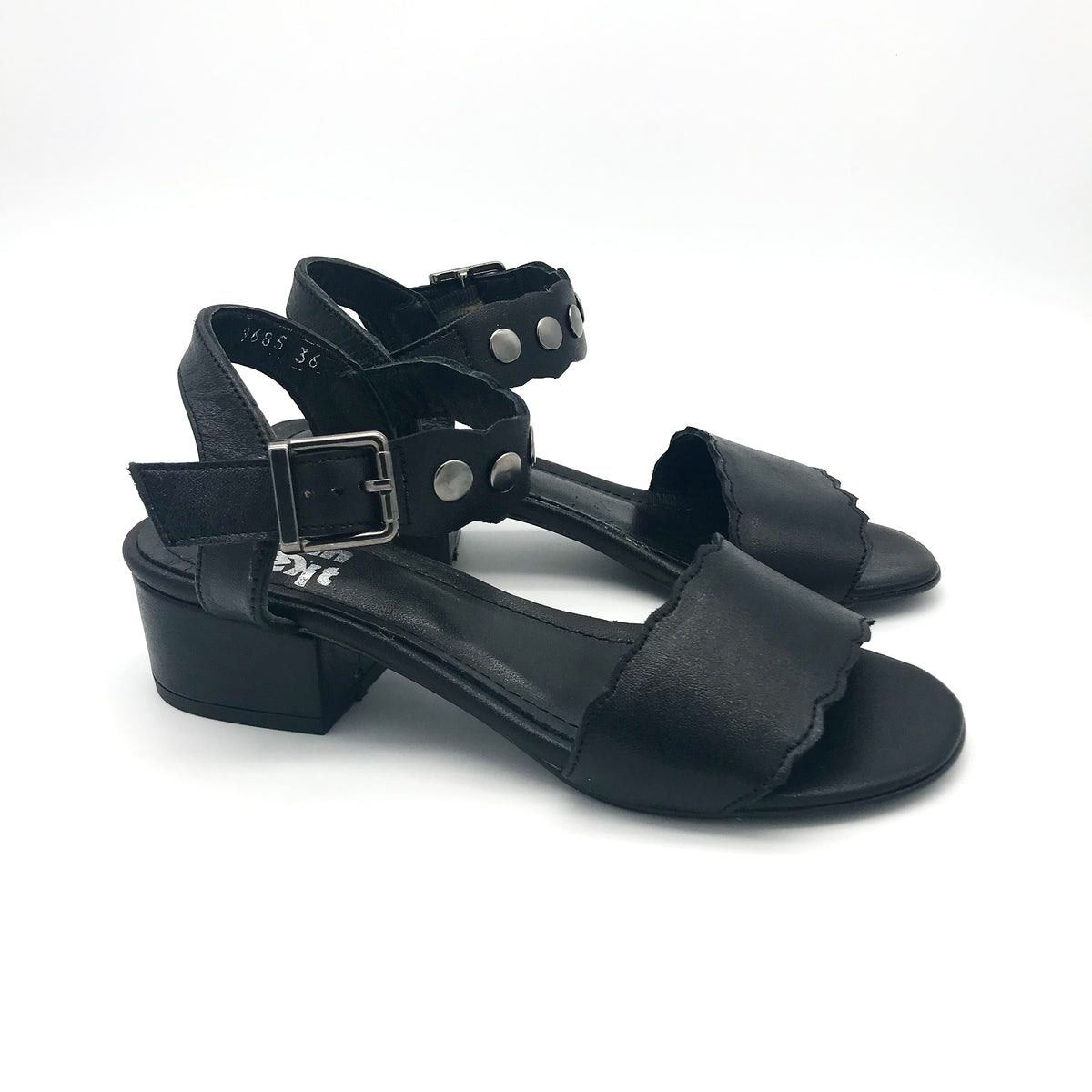 The Schuh Effekt Sandalen Nieten Schwarz Leder